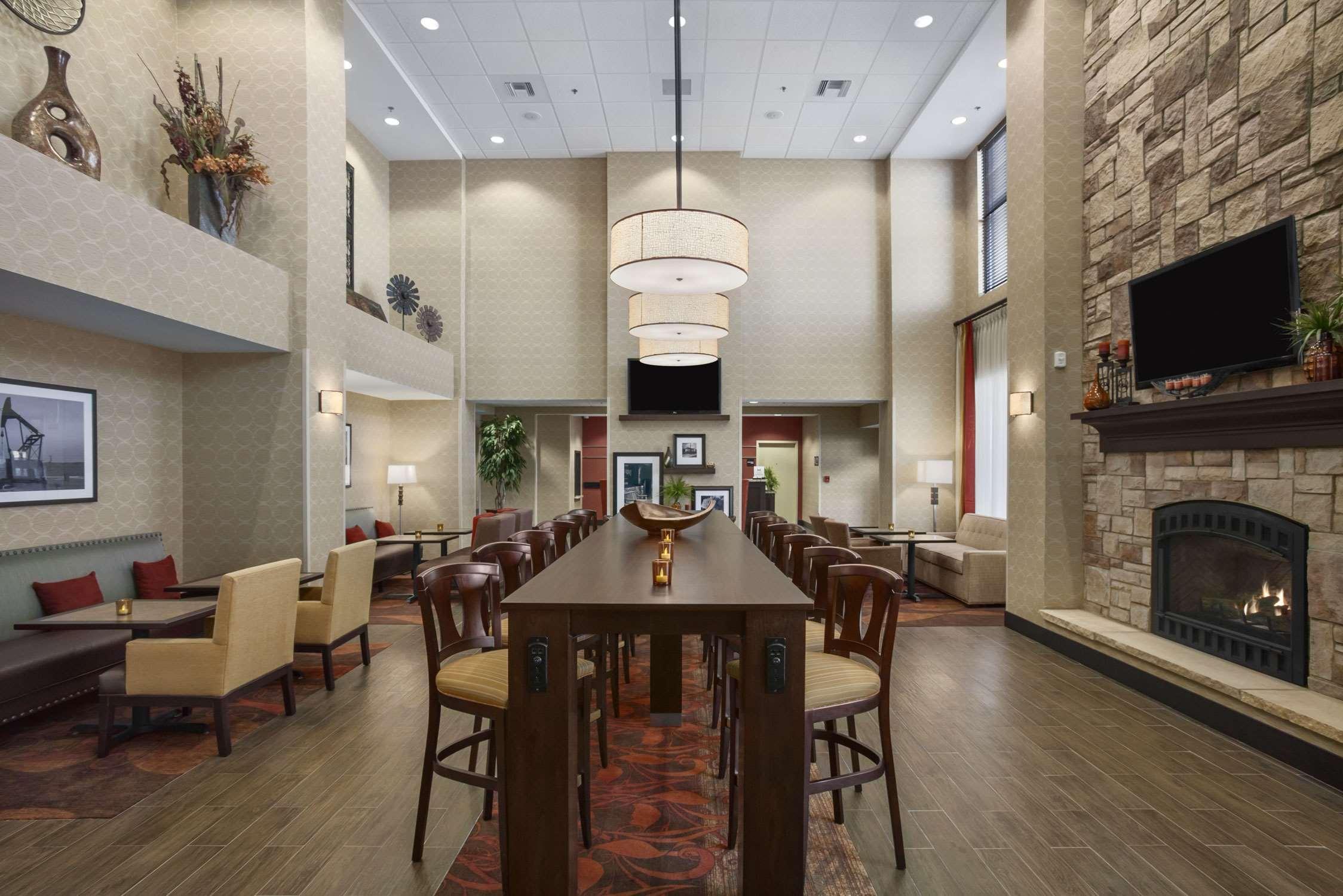 Hampton Inn & Suites Williston Restaurant photo